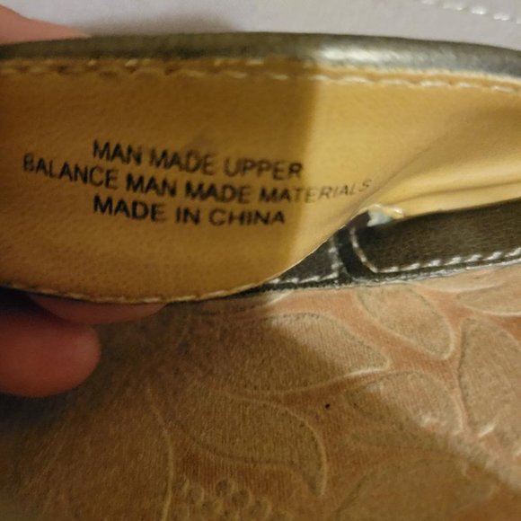 B.O.C. Born Concept Women's Flip Flop Style Sandals. Size 9. Good Condition - Picture 3 of 6